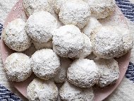 Класически италиански маслени сладки с пудра захар